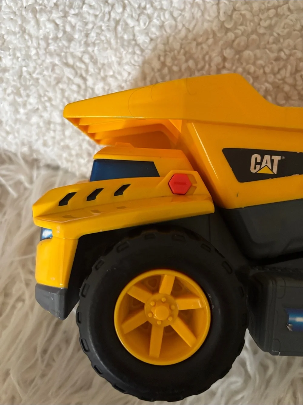 CAT® FUTURE FORCE DUMP TRUCK lights and sound